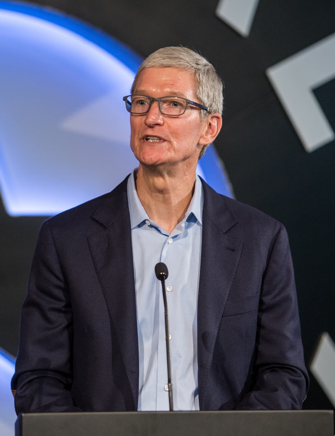 „Apple“ vadovas Tim Cook — bendrovė reikalauja teismo draudimo ir žalos atlyginimo
