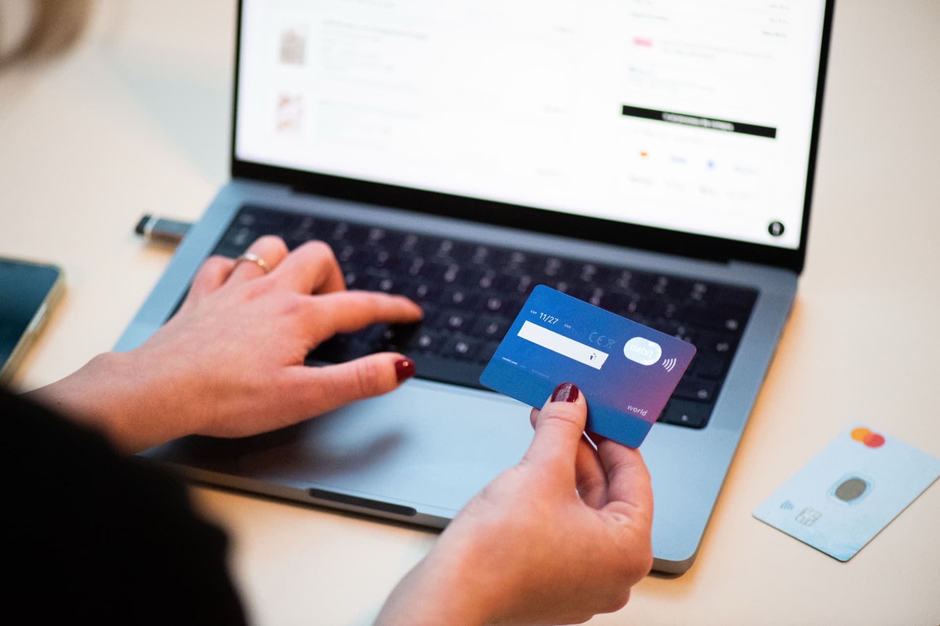 Accenture: 74 % vartotojų patikėtų pirkinius AI agentui labiau nei geriausiam draugui
