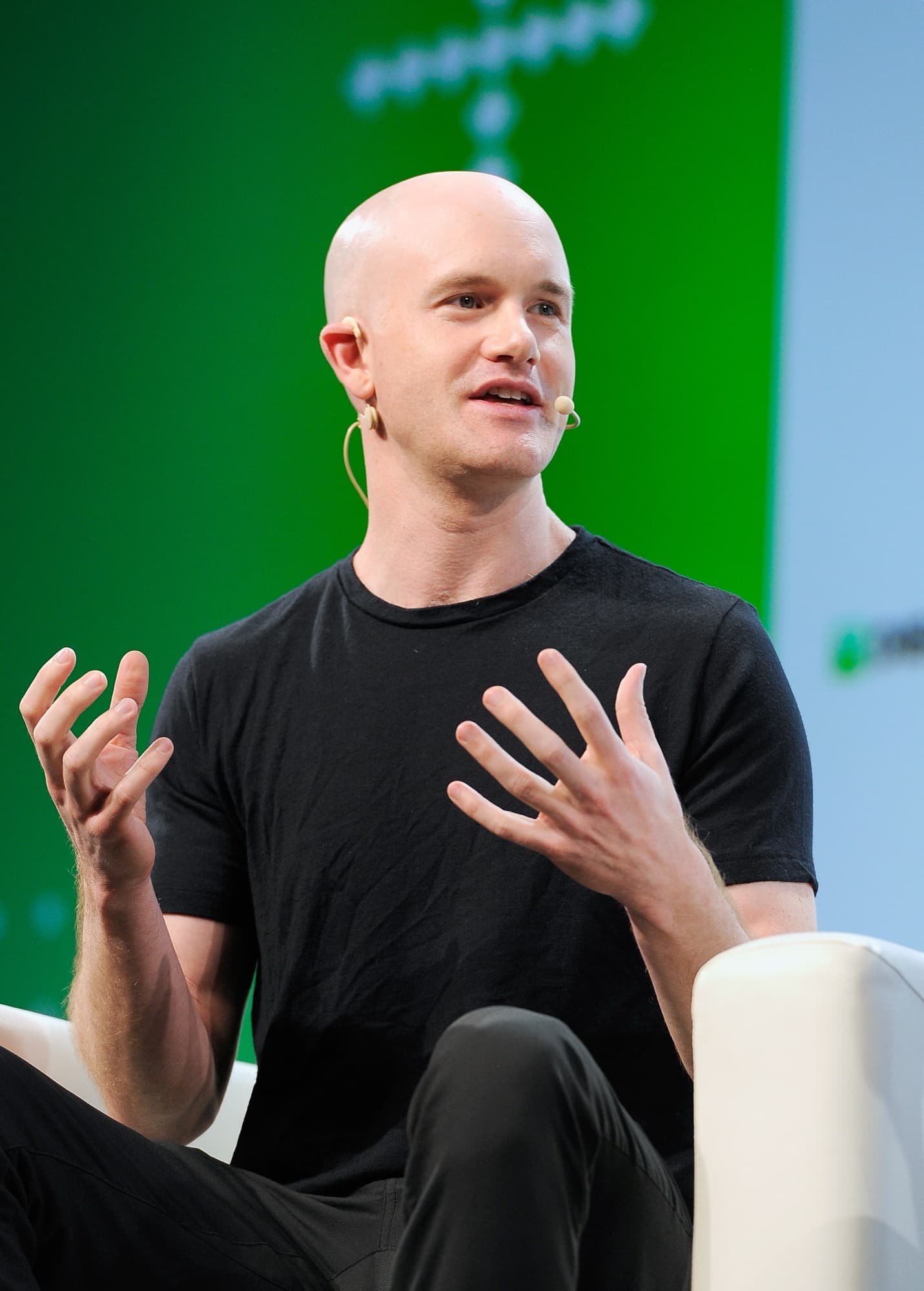 Coinbase: 95–100 % įmonės kodo dabar rašo AI — vos per pusmetį nuo 40 %