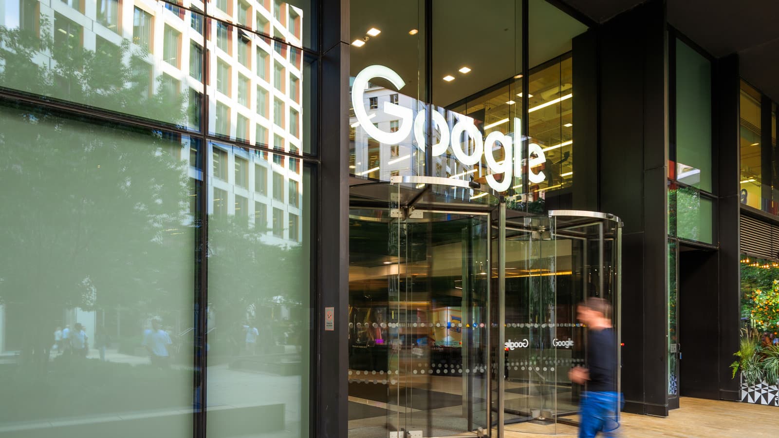 Google mokės SpaceX 920 mln. USD per mėnesį už AI skaičiavimo galią