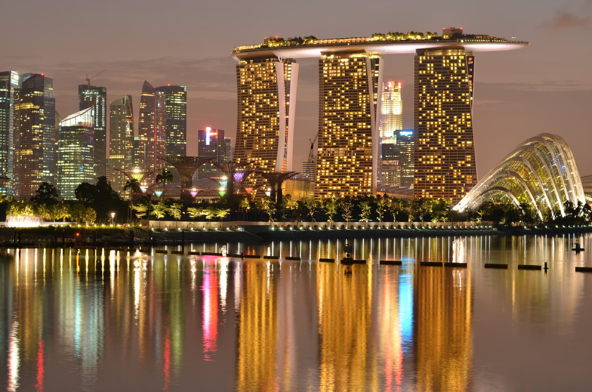 OpenAI ir „Google“ AI modelius Kinijos milžinėms tiekia per Singapūrą – legaliai, aplenkiant sankcijas