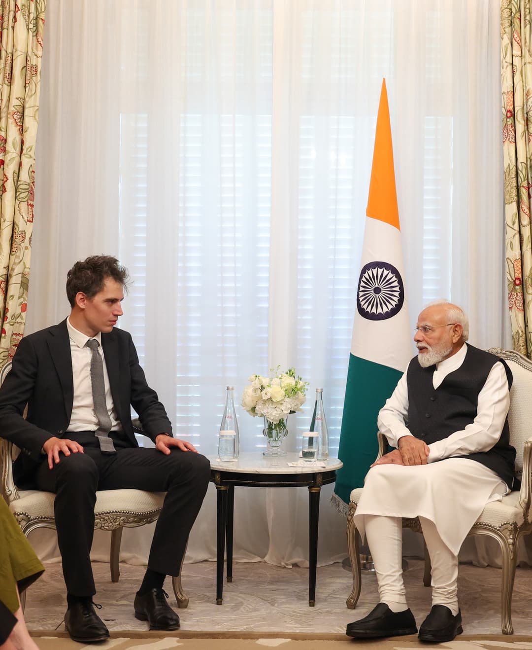 Mistral AI vadovas Arthur Mensch susitikime su Indijos premjeru Narendra Modi Paryžiuje