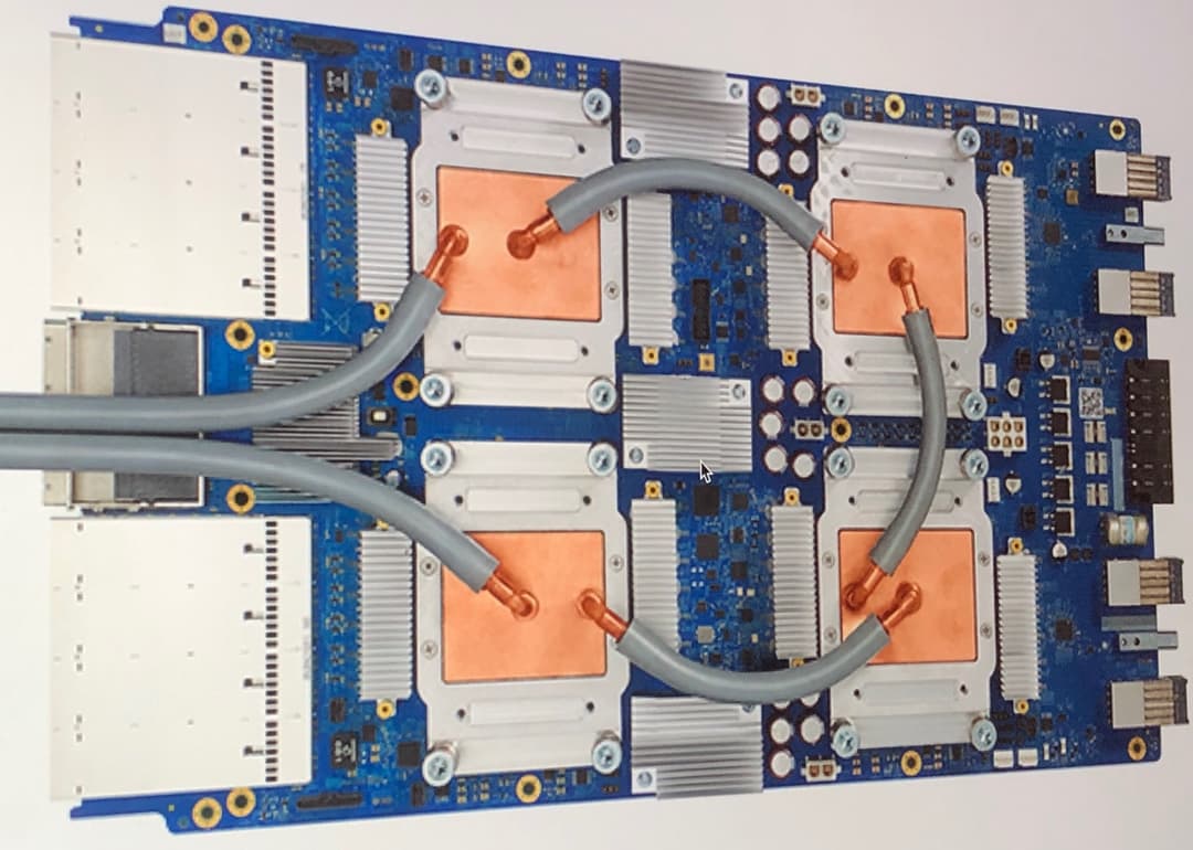 Google Tensor Processing Unit (TPU) plokštė su variniu aušinimu