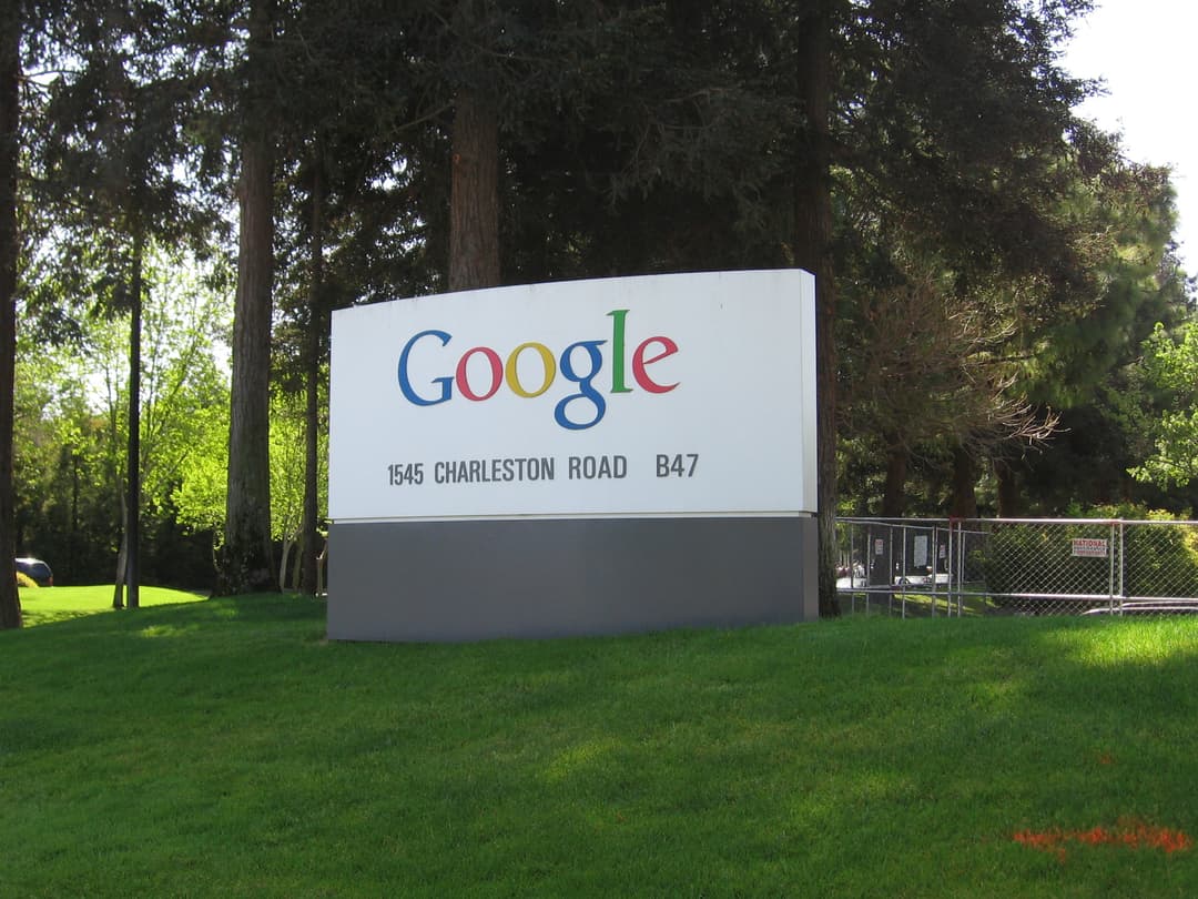 Google kampuso ženklas Silicio slėnyje